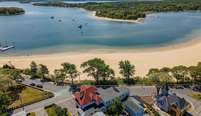 Charming Onset Beach Escape