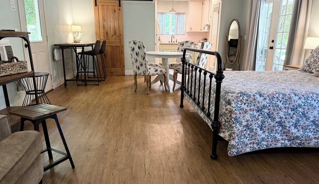 Charming Orchard Cottage…Pet Friendly!