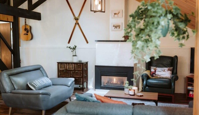 Charming Orford Family Retreat, Fireplace & Skiing