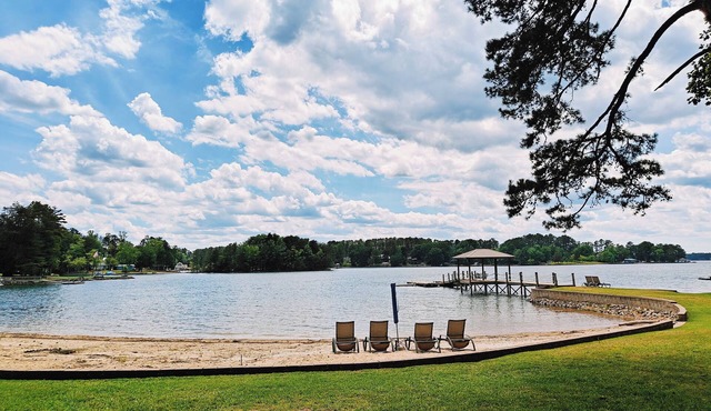 Charming Original Lake Norman Cabin in Great Location - Come relax and enjoy!