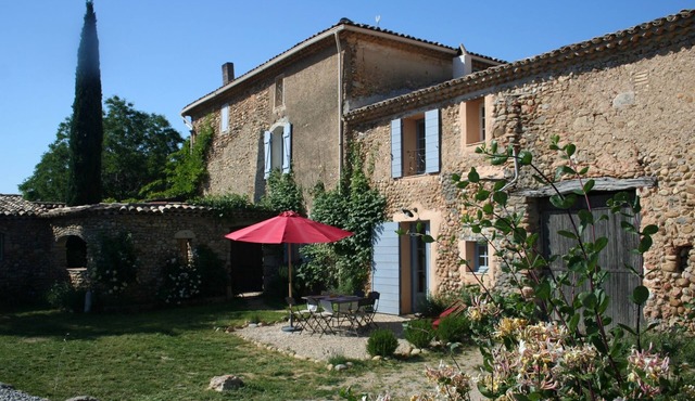 Charming outbuilding surrounded by lavender with swimming pool By Feelluxuryholi