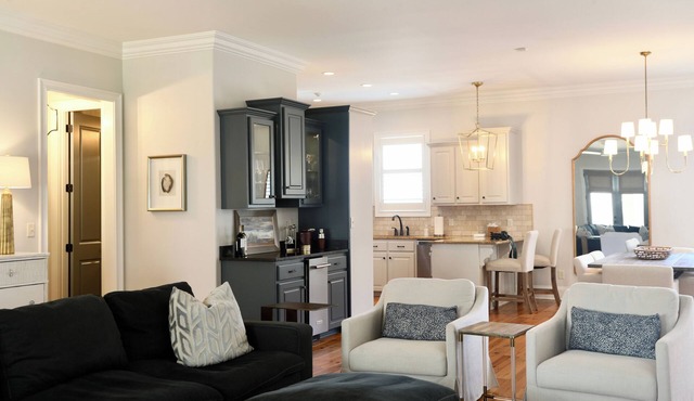 Charming Oxford Townhome - Minutes to Ole Miss and The Square! Sleeps 1-10