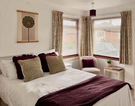 Charming Oxfordshire Bungalow with Parking