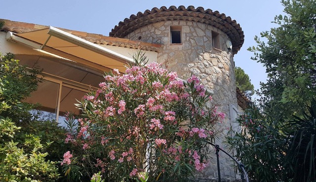 Charming Provencal villa with pool