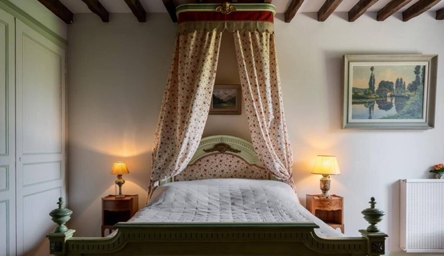 Charming property, spacious room in the countryside