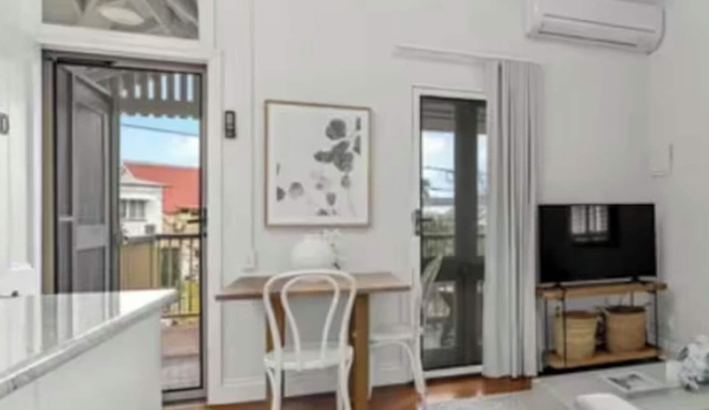 Charming Paddo 1 Bed Unit. Shops, Suncorp Stadium.