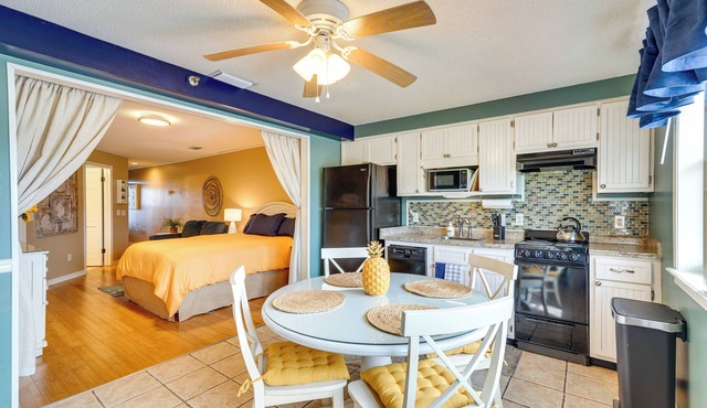 Charming Panama City Studio w/Community Pool!