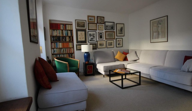 Charming Paris Apartment 2 Bedrooms/2 Bathrooms - Walk to Le Marais & Bastille