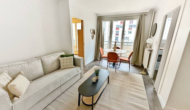 Charming Parisian Apartment in the Heart of the 20th Arrondissement