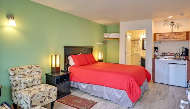 Charming Park Side Hotel Room 1