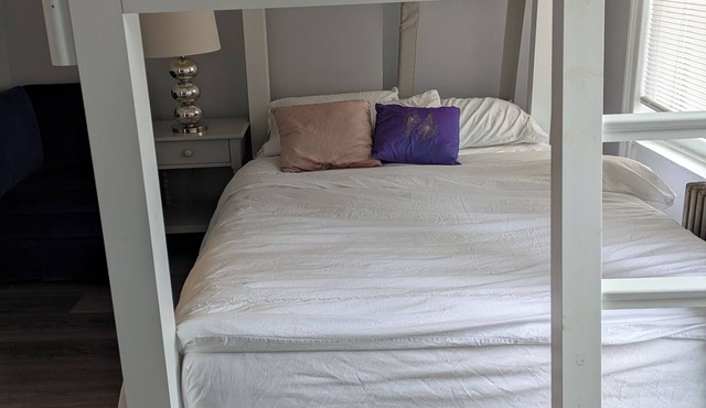 Charming Park Slope/Gowans 2 bedroom. F, G and R stop on same block.