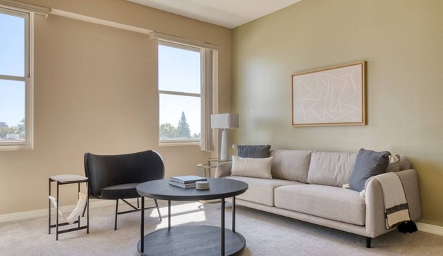 Charming Pasadena 1BR w/Gym & Pool, nr Colorado Ave, by Blueground