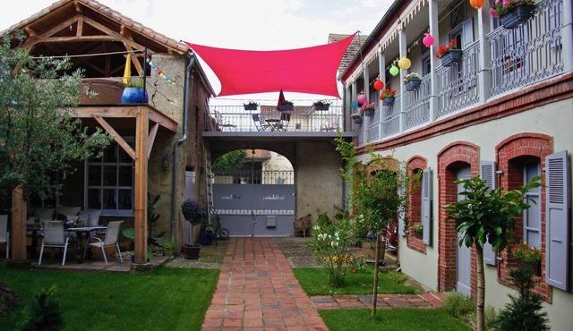 Charming pavilion, ideal for couples with or without children!