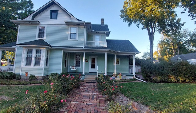 Charming peaceful getaway 3 bedrooms 2 bath lovely porches serene secluded patio