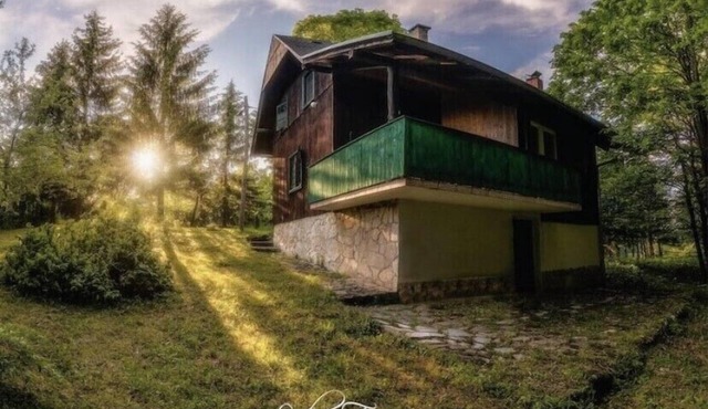 Charming, peaceful Chalet within the park for up to 6 guests