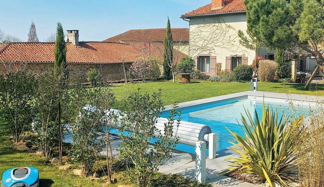 Charming, peaceful residence with swimming pool and Nordic bath