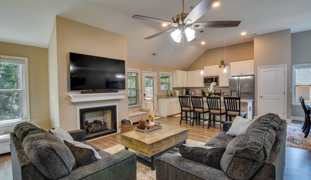 Charming Pendleton Retreat ~ 5 Mi to Clemson!