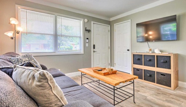 Charming Pensacola Cottage - 4 Mi to Downtown