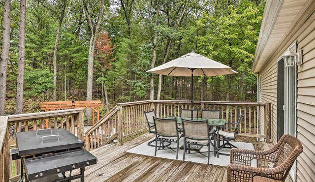 Charming Pentwater Home with Fire Pit and Yard!