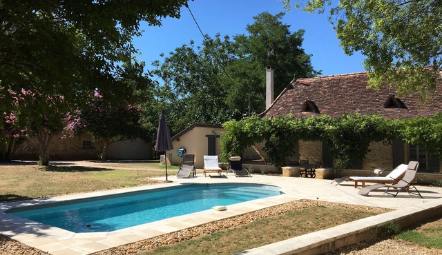 CHARMING PERIGOURDINE ALONG THE DORDOGNE