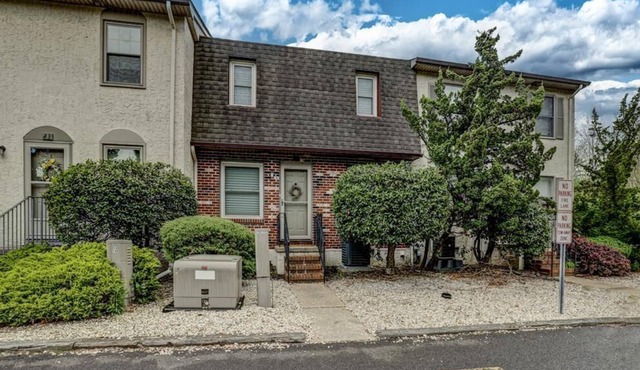 Charming PET FRIENDLY 2 bedroom 1 1/2 bath home recently updated.