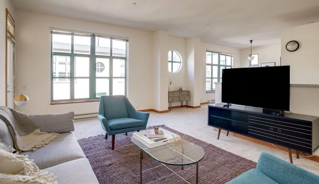 Charming Pet-Friendly 2BR in Russian Hill