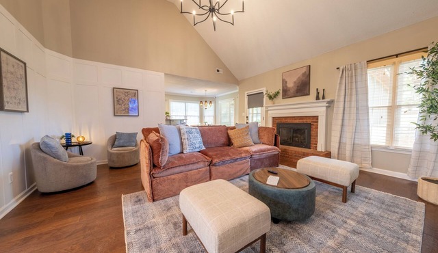 Charming Pet-Friendly Ranch Retreat w/Screened-in Patio and Fire-Pit!