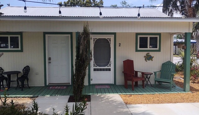 Charming pet friendly cottage in downtown Port St Joe