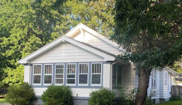 Charming Pet Friendly Bungalow