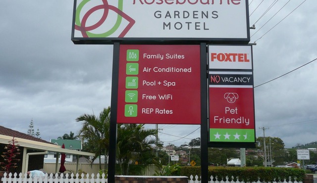 Charming Pet Friendly Family Room with Mineral Pool