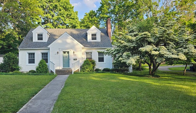 Charming, pet friendly 4-bedroom house, close to VT and downtown Blacksburg.
