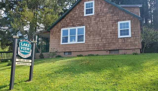 Charming, Pet Friendly, Lake View Home. Pontoon and/or Slip Available