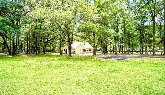 Charming, Pet-Friendly Retreat - 4min to WEC with fenced in yard + camper setup