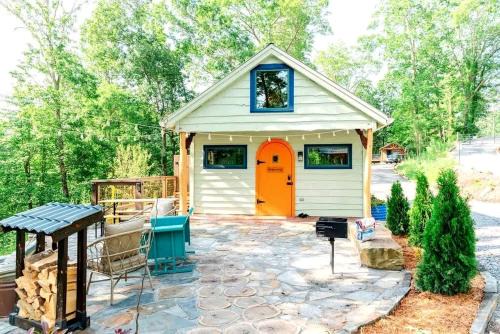 Charming Pet-Friendly Cabin with Stunning Mountain Views in Chattanooga, Tennessee