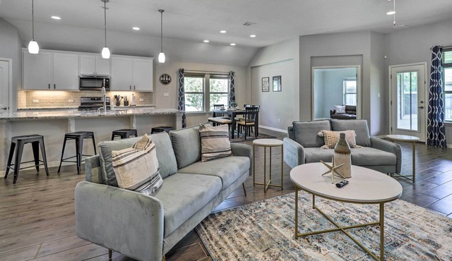 Charming Pflugerville Home ~ 25 Mi to Austin!