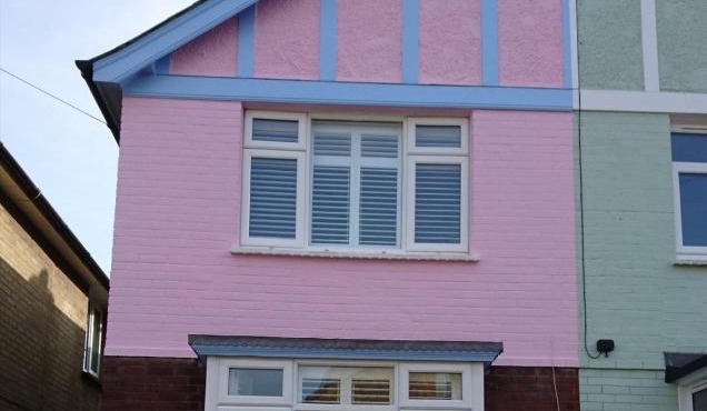 Charming pink house with perfect location