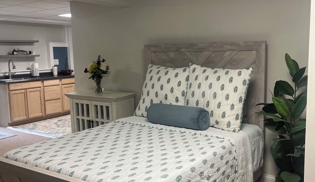 Charming place in scenic Scarborough. Minutes to downtown Portland & beaches