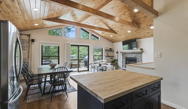 Charming Pocono Chalet with Sauna and Hot Tub