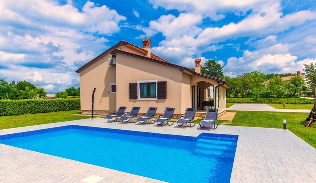Charming pool villa for 8 guests