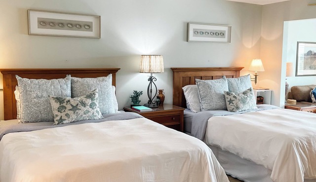 Charming~private hotel room in serene St. Simons Island overlooking a pond
