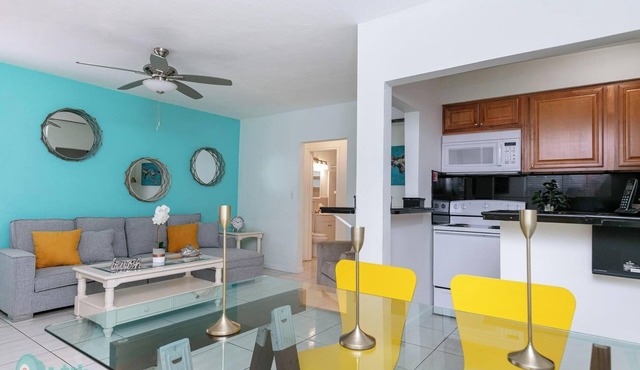 Charming Private 1 bedroom with Full Kitchen – Perfect Location!