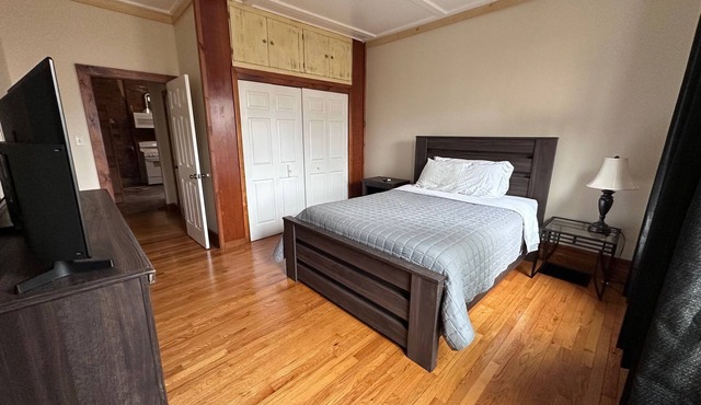 Charming, Private 1-bedroom in Utica perfect for your getaway