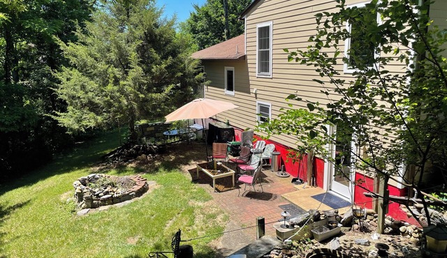 Charming, Private 3-bedroom house with WiFi, AC in Historic Sharpsburg