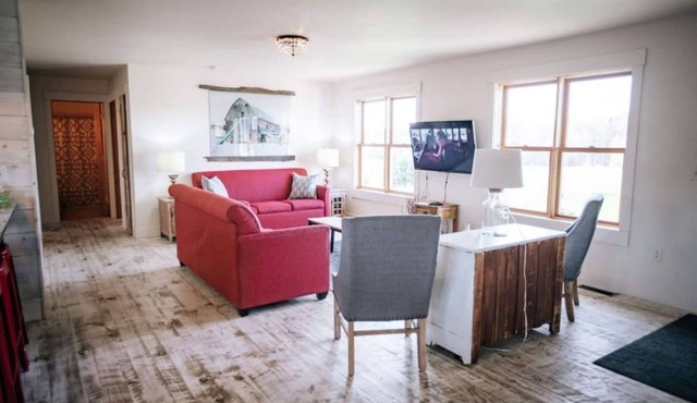 Charming & Private 4 BR Country Getaway