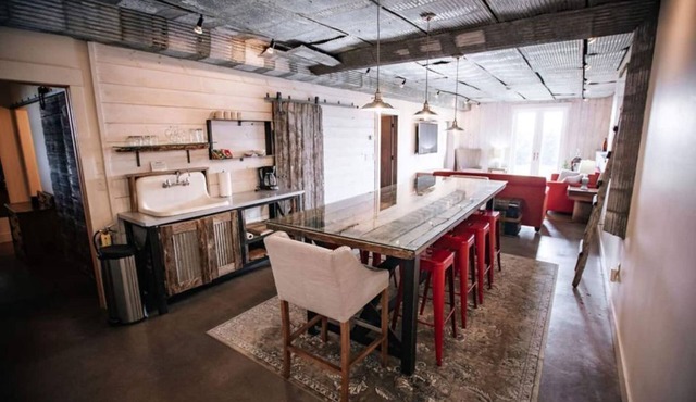 Charming & Private 6 BR Country Getaway