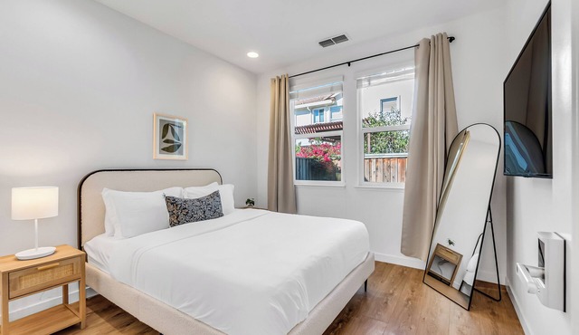 Charming Private bedroom with Private Bath near Tech Hub & Hospitals in San Jose