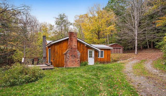 Charming Private Cabin w/Full Kitchen & High-Speed WiFi - Near Mountain