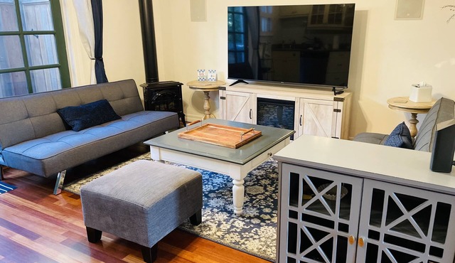 Charming Private Cottage in Napa Downtown