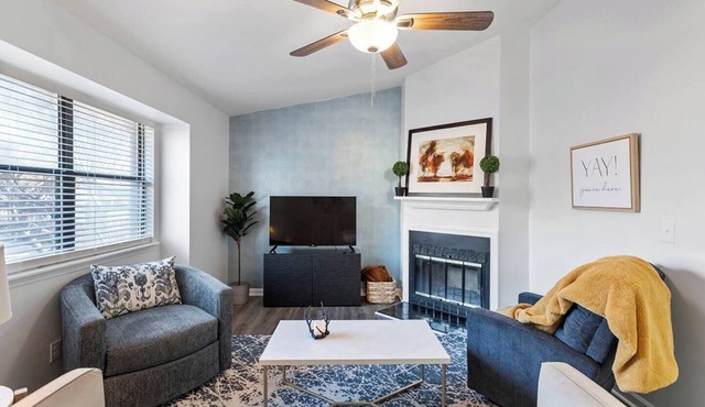 Charming Private Oasis - close to airport, mall, and downtown.
