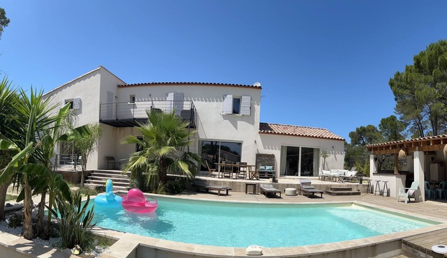 CHARMING PRIVATE RESIDENCE -AIR-CONDITIONED-POOL-PATIO-PETANQUE IN THE GARRIGUE